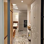 Tam Mozart Skanderbeg Square Apartamento *